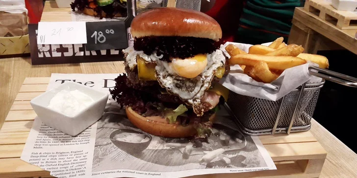 Burger podle výběru ze 4 druhů, farmářské hranolky a omáčka pro 1 i 2 osoby