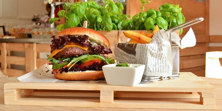 Burger podle výběru ze 4 druhů, farmářské hranolky a omáčka pro 1 i 2 osoby