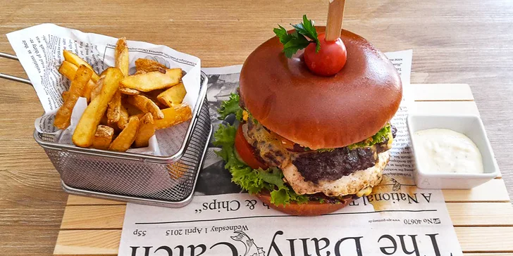 Burger podle výběru ze 4 druhů, farmářské hranolky a omáčka pro 1 i 2 osoby