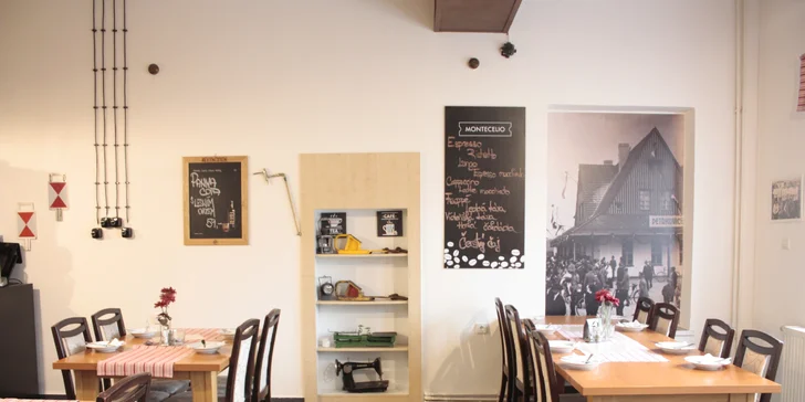 Kuřecí stripsy, vepřové řízečky, hranolky a salát coleslaw pro 2 i 4 osoby