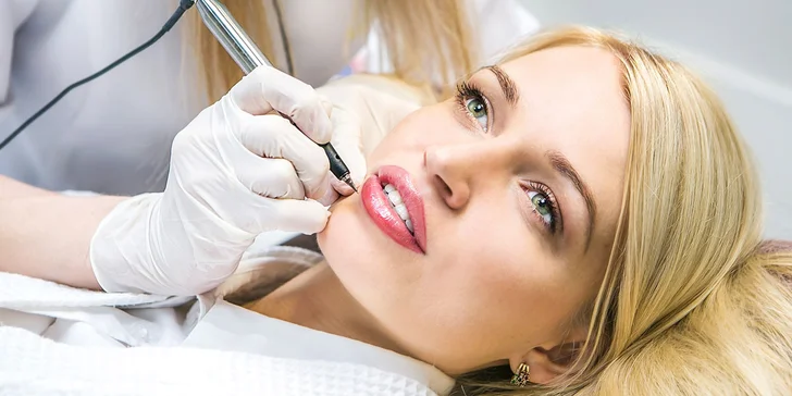 Permanentní make-up: horní nebo dolní oční linky, rty či obočí