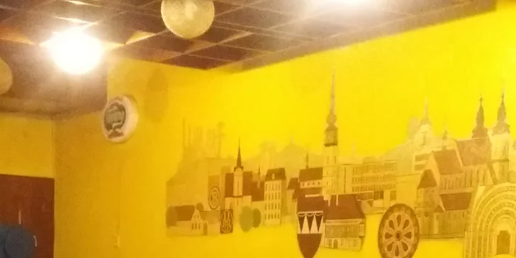 Čtvrtka i celá pečená kachna s bramborovým knedlíkem a červeným zelím