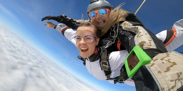 S tandempilotem si skočíte z výšky 3000 m.