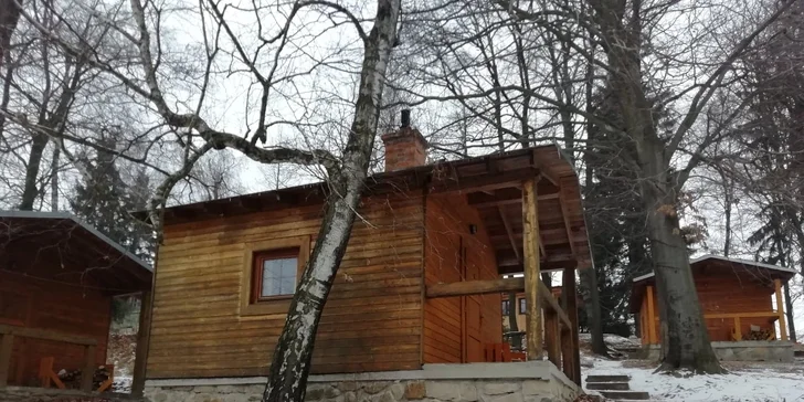 Jarní prázdniny pro rodiny i romantika ve 2 ve srubových chatkách Bunč