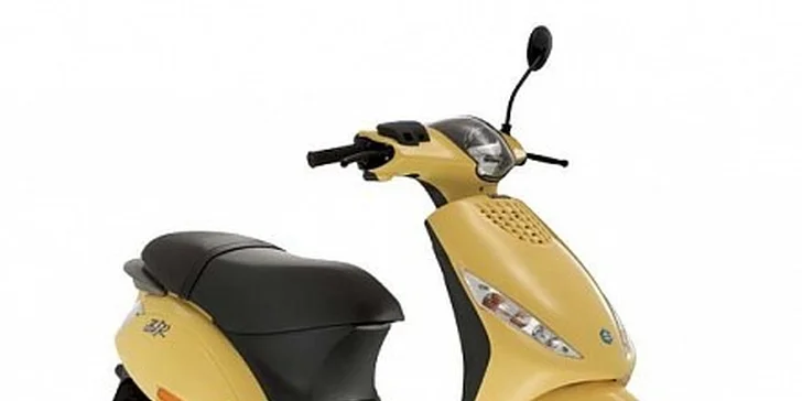 295 Kč za půjčení skútru Piaggio Zip na celý den v hodnotě 590 Kč