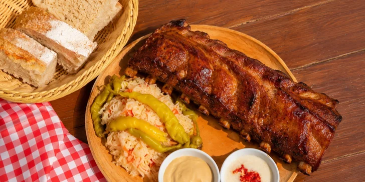 Zabojujte s 500 g porciou pečených, grilovaných bravčových rebier 