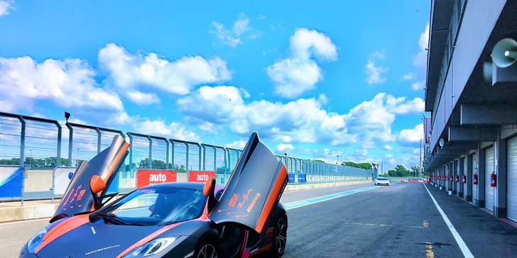 McLAREN MP4-12C