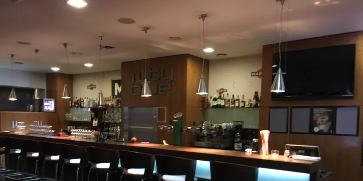 1 nebo 2 pizzy podle výběru i s vodní dýmkou a míchanými koktejly