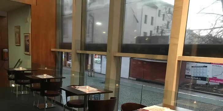 1 nebo 2 pizzy podle výběru i s vodní dýmkou a míchanými koktejly