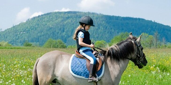 Výuka jízdy na koni pro děti všeho věku v hodnotě 500 Kč