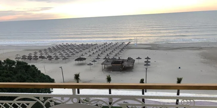 Letecky do Albánie: 7 nocí s all inclusive v letovisku Drač přímo u pláže