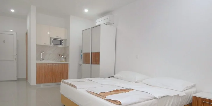 7 nocí na ostrově Vir: krásné apartmány u moře pro 2 či 4 os., bazén i hřiště