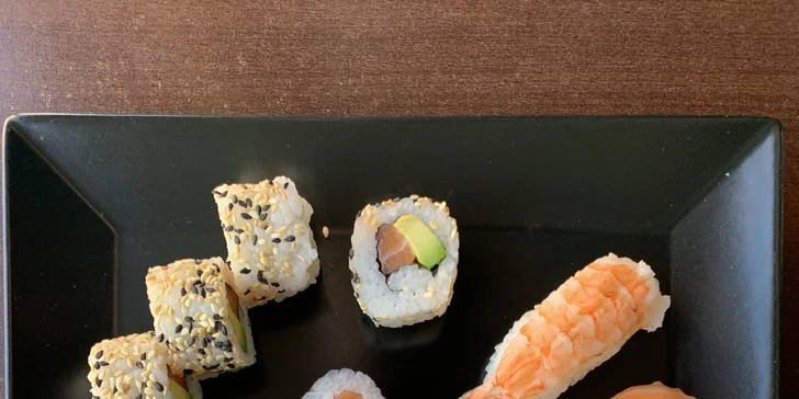 Pestré sushi sety: 24 vege rolek, ale i 22 či 32 ks s avokádem či rybami s možností rozvozu
