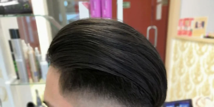 Ať už jsou vaše vlasy nepoddajné, unavené nebo jen hledají ten správný styl, kreativní kadeřnice si s nimi poradí. 