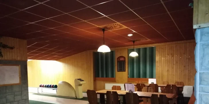Vykutálená zábava: hodina bowlingu až pro 8 osob