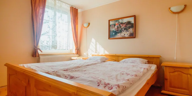 Dovolená v Trenčíně: příjemný pobyt nedaleko hradu s vínem a snídaněmi