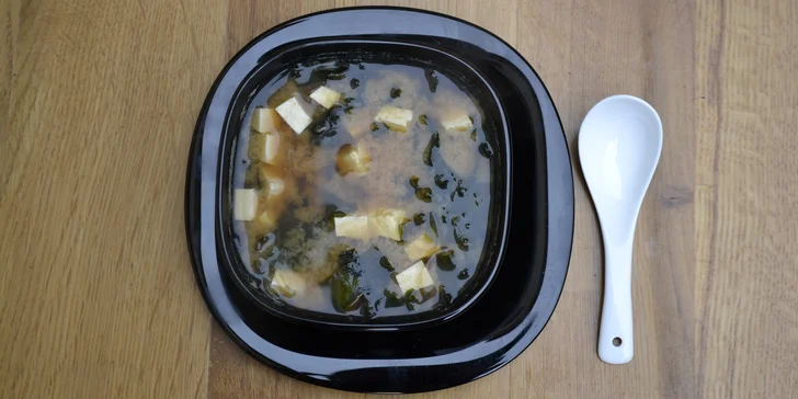 Vietnamské menu dle výběru: miso tofu, kuřecí teriyaki i sezamové kuličky