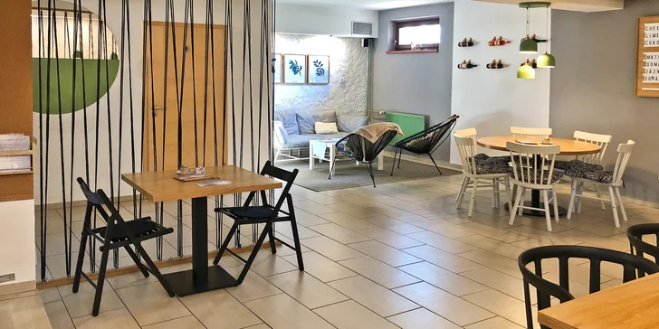 Sladká svačinka: 2x káva nebo čaj a dva dorty z denní nabídky