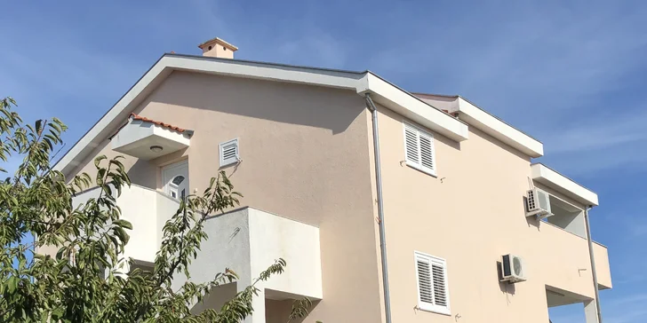 Prima dovolená u moře: 7 nocí v letovisku Turanj, doprava, apartmán či studio