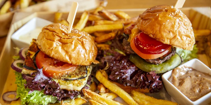 2 či 4 miniburgery v domácí housce: vepřové, sýr halloumi i hovězí pastrami