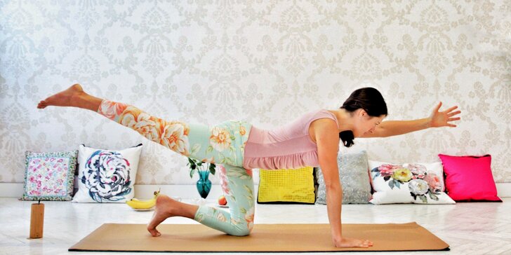 Krátké jógové rozcvičky v pohodlí domova: 7 videí pro každý den