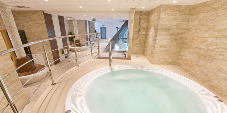 Zažite príjemný oddych vo wellness centre, kde nájdete infra saunu, fínsku saunu, parnú bylinkovú a parnú soľnú saunu či aerosólový morský kúpeľ. 