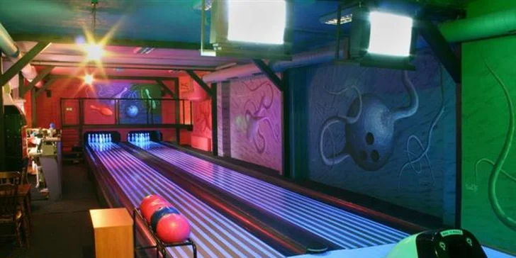 2 hod. bowlingu a vepřová marinovaná žebra nebo 2 hod. kulečníku a pizza