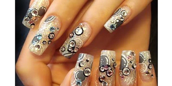 330 Kč za modeláž nehtů s vůní zeleného jablka v původní hodnotě 730 Kč