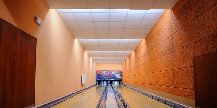 S partou nebo rodinou na bowling: 1–2 hodiny hry až pro 12 osob