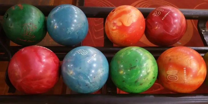 S partou nebo rodinou na bowling: 1–2 hodiny hry až pro 12 osob