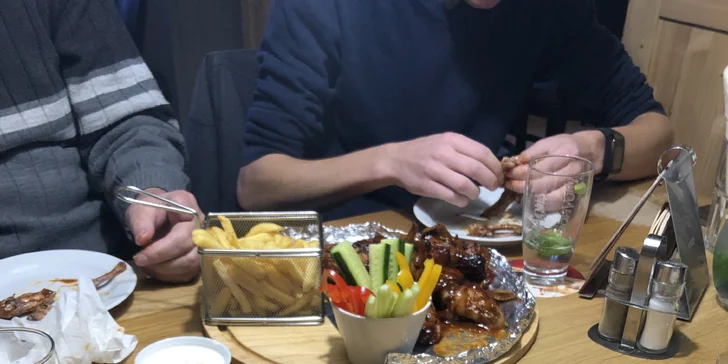Tatarák ze zadního hovězího v moderní restauraci v centru Klatov