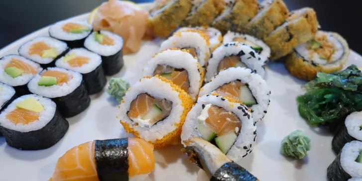 Asijská restaurace: 30 až 60 ks sushi s wasabi, zázvorem a sushi salátem