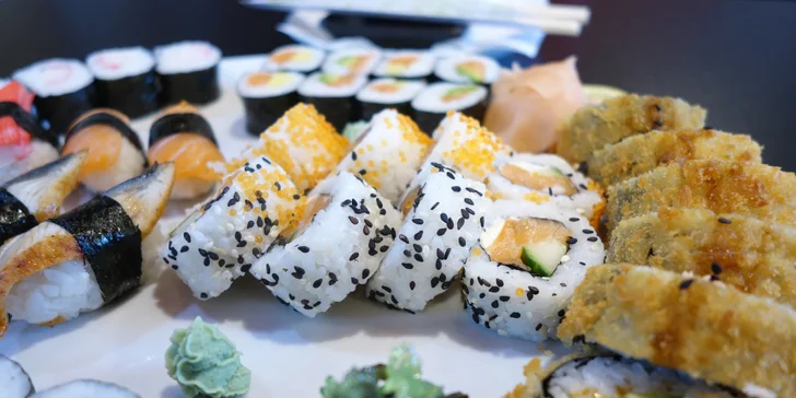 Asijská restaurace: 38 až 60 ks sushi s lososem, tuňákem i avokádem