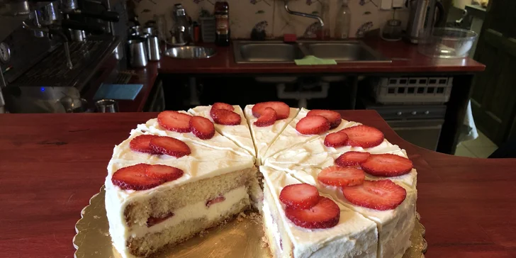 Domácí dort z kavárny Taroucafé: pařížský, punčový, jahodový i tiramisu