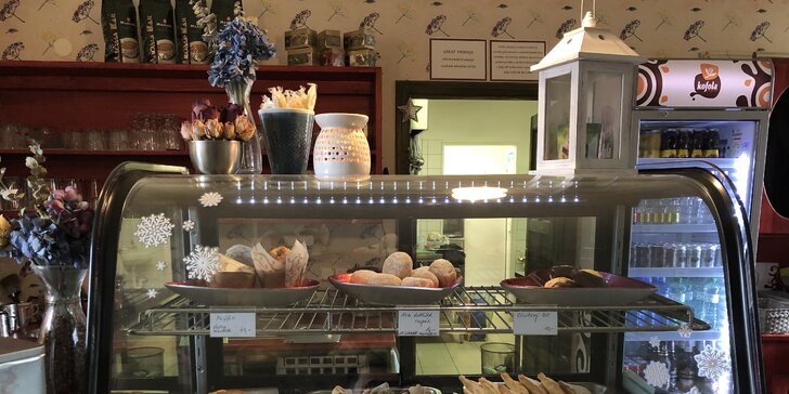 Domácí dort z kavárny Taroucafé: pařížský, punčový, jahodový i tiramisu