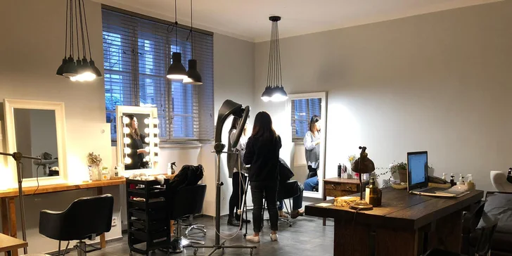 Dámský střih pro všechny délky vlasů: mytí, masáž hlavy, foukaná i styling