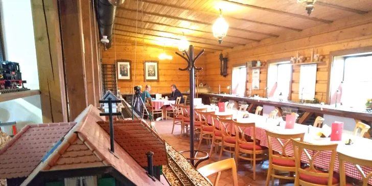 Burger z anguse s cheddarem, hranolky a salát i nápoj pro 1 či 2 ososby
