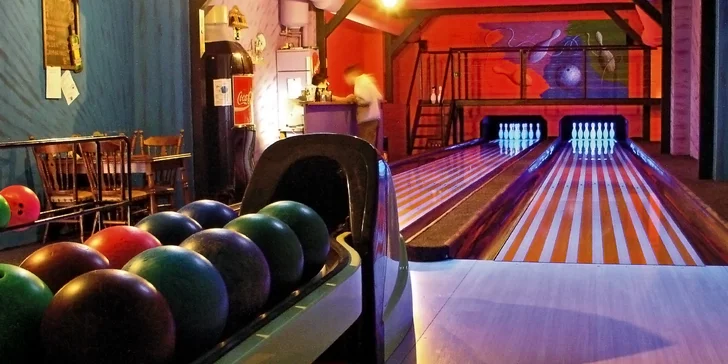 2 hod. bowlingu a vepřová marinovaná žebra nebo 2 hod. kulečníku a pizza