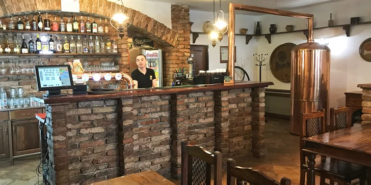 Čerstvě namíchaný tatarák s paprikovým olejem: 300 nebo 500 g s topinkami