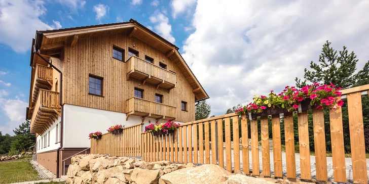 Nový hotel na Šumave: uprostred botanickej záhrady, s raňajkami alebo polpenziou a wellness
