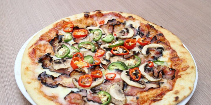 Pizza z pece U Pepy: výběr ze 6 druhů s mozarellou a šunkou nebo paprikášem