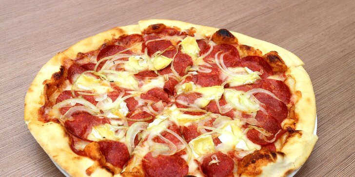 Pizza z pece U Pepy: výběr ze 6 druhů s mozarellou a šunkou nebo paprikášem