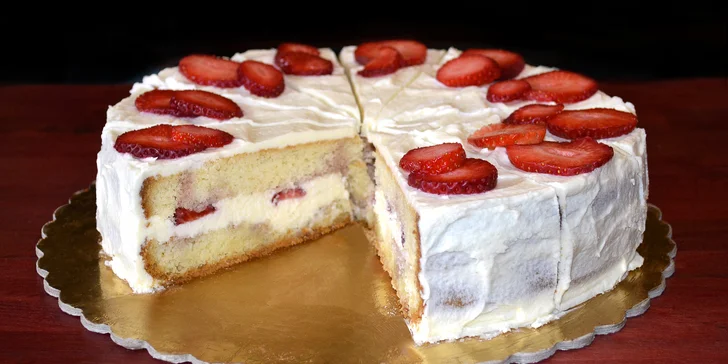 Domácí dort z kavárny Taroucafé: pařížský, punčový, jahodový i tiramisu