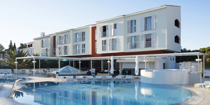 Hurá za sluníčkem: 4* hotel na Korčule, polopenze, venkovní i vnitřní bazény neomezeně
