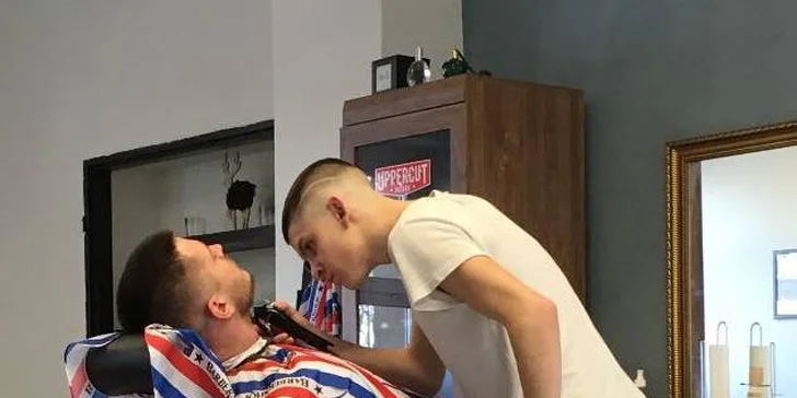 Péče o vlasy i vousy v barbershopu UP DOWN