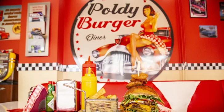 Hovězí burger s cibulovými kroužky, steakovými hranolkami a dipem pro dva