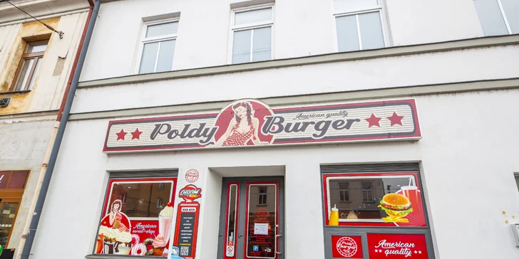 Hovězí burger s cibulovými kroužky, steakovými hranolkami a dipem pro dva