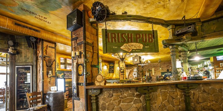 Masové prkno v irské restauraci pro 2 osoby: žebra, hovězí steak, křídla i krevety