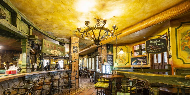Masové prkno v irské restauraci: křídla, žebra, hovězí steak i krevety