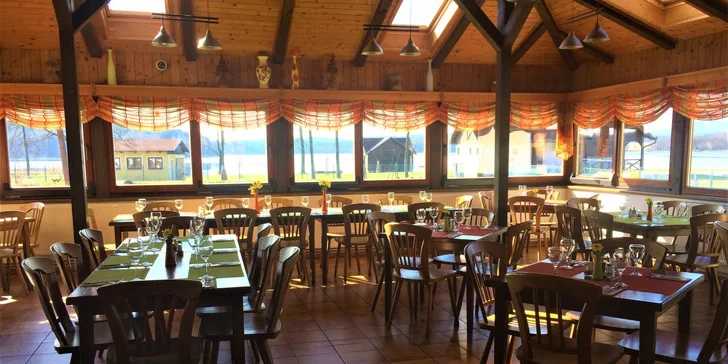 Pobyt v hotelu přímo u Lipna: příjemný pokoj, polopenze i drink